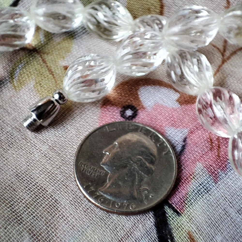 Clear Wavy Ribbed Lucite Graduated Beaded Vintage Necklace Screw Barrel Clasp